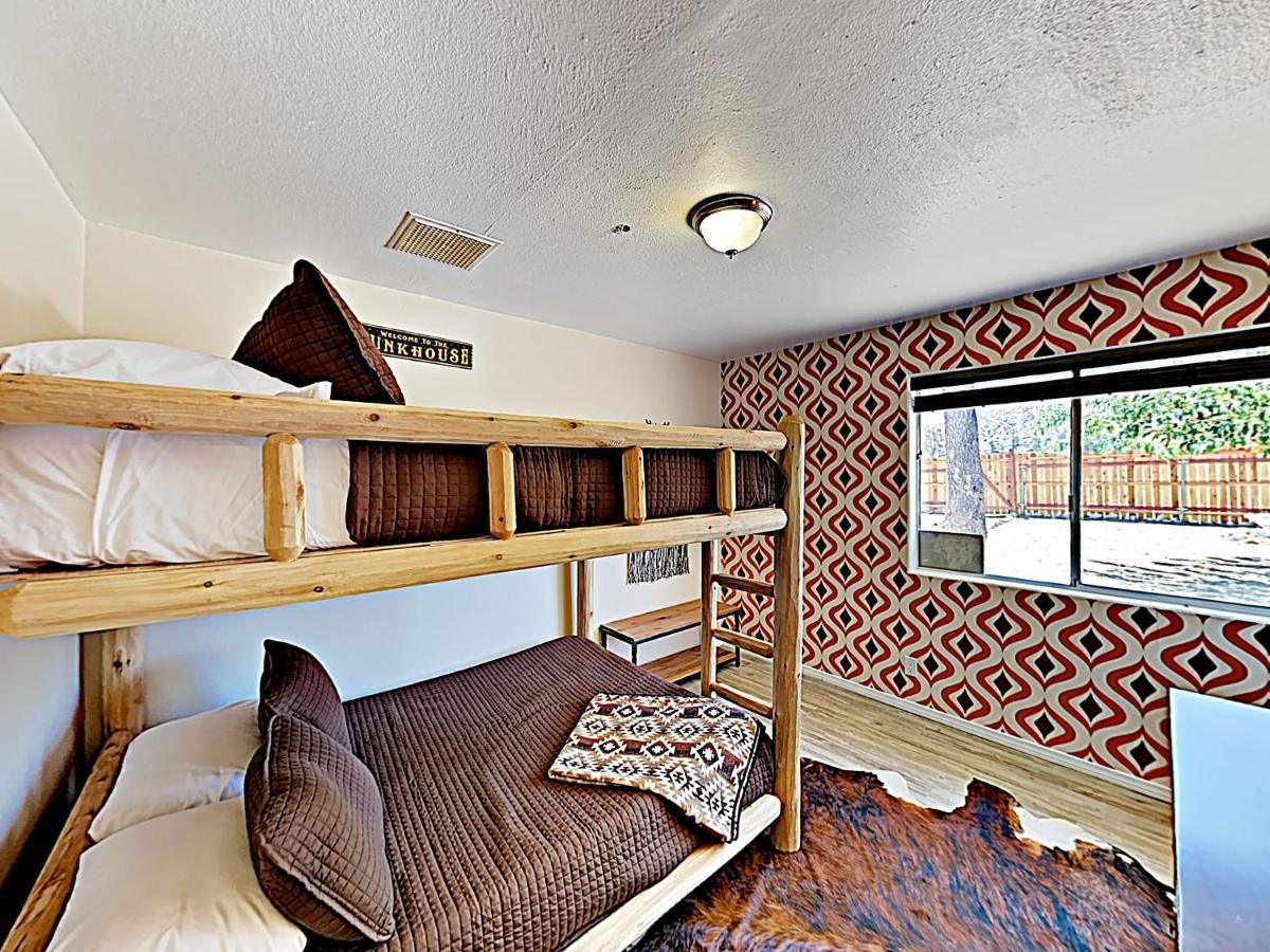 Rawhide Ranch - Walk To Pappy And Harriet'S With Hot Tub! Home Yucca Valley Exterior foto