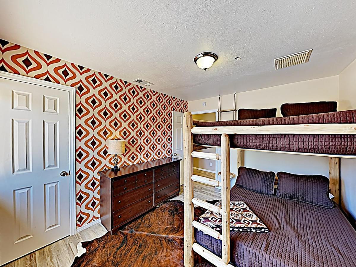 Rawhide Ranch - Walk To Pappy And Harriet'S With Hot Tub! Home Yucca Valley Exterior foto