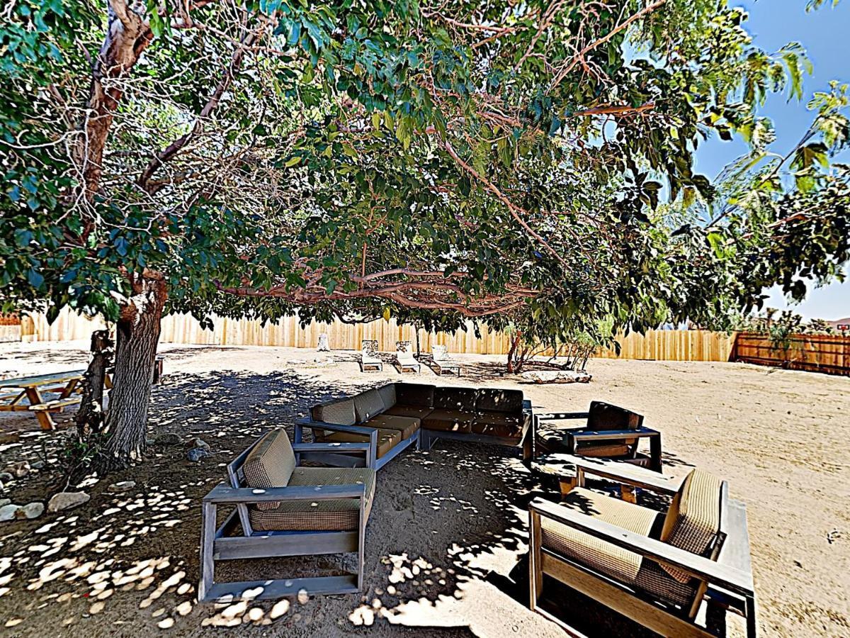 Rawhide Ranch - Walk To Pappy And Harriet'S With Hot Tub! Home Yucca Valley Exterior foto