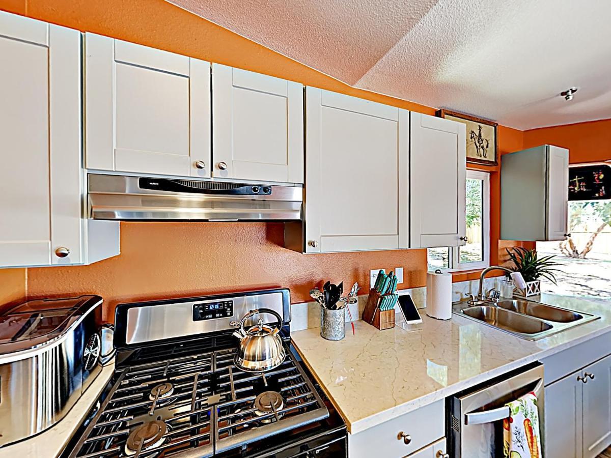Rawhide Ranch - Walk To Pappy And Harriet'S With Hot Tub! Home Yucca Valley Exterior foto